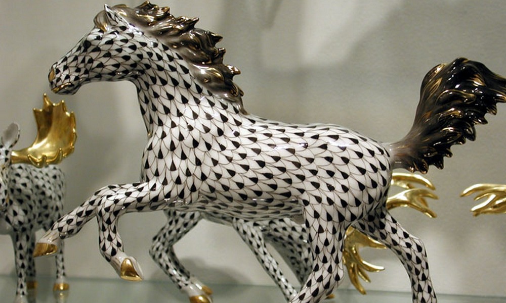 Herendi lovas figura szobor